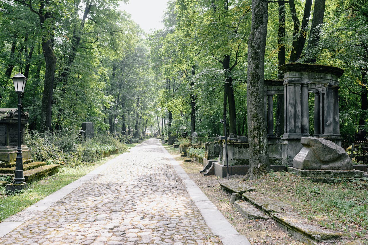 Inaltérable mémoire : La signification du marbre dans les cimetières